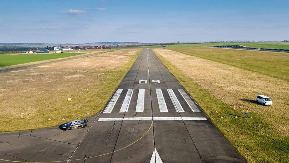 Construction of Runway and Taxiway at Hubli Airport.