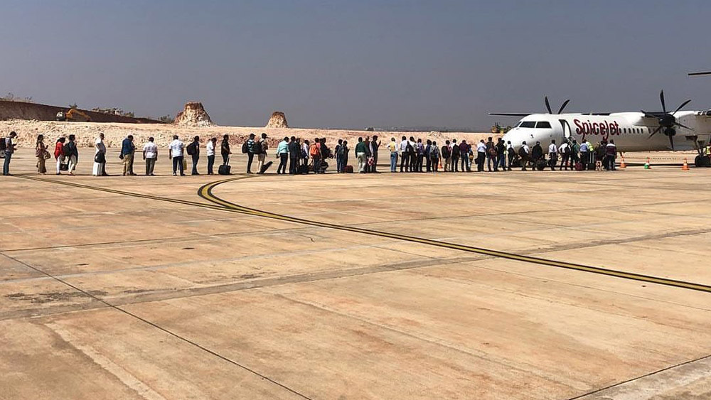 Construction of Runway and Taxiway at Hubli Airport.